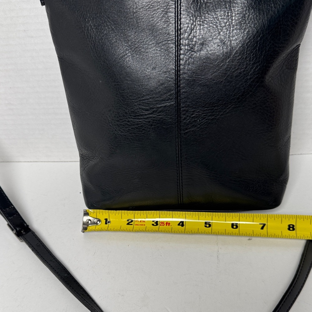 TANO Vintage 90s Minimal Sleek Black Pebble Leather Adjustable Crossbody Bag - Picture 6 of 16